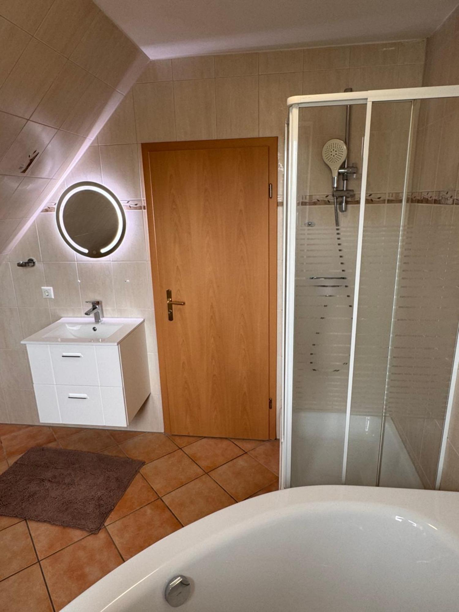 Apartamento Raum Fur Ruhe Im Norden Neumünster Exterior foto