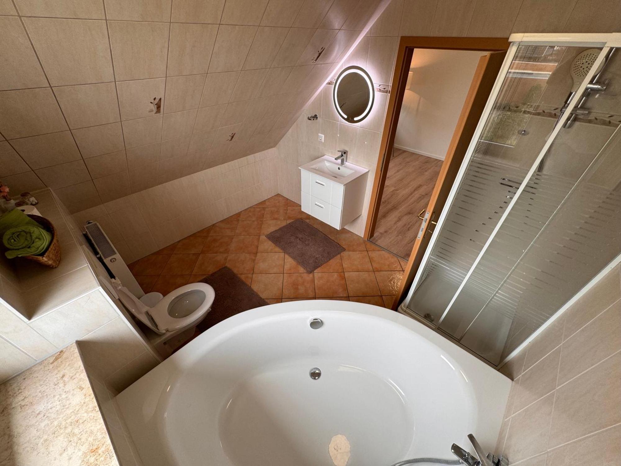 Apartamento Raum Fur Ruhe Im Norden Neumünster Exterior foto